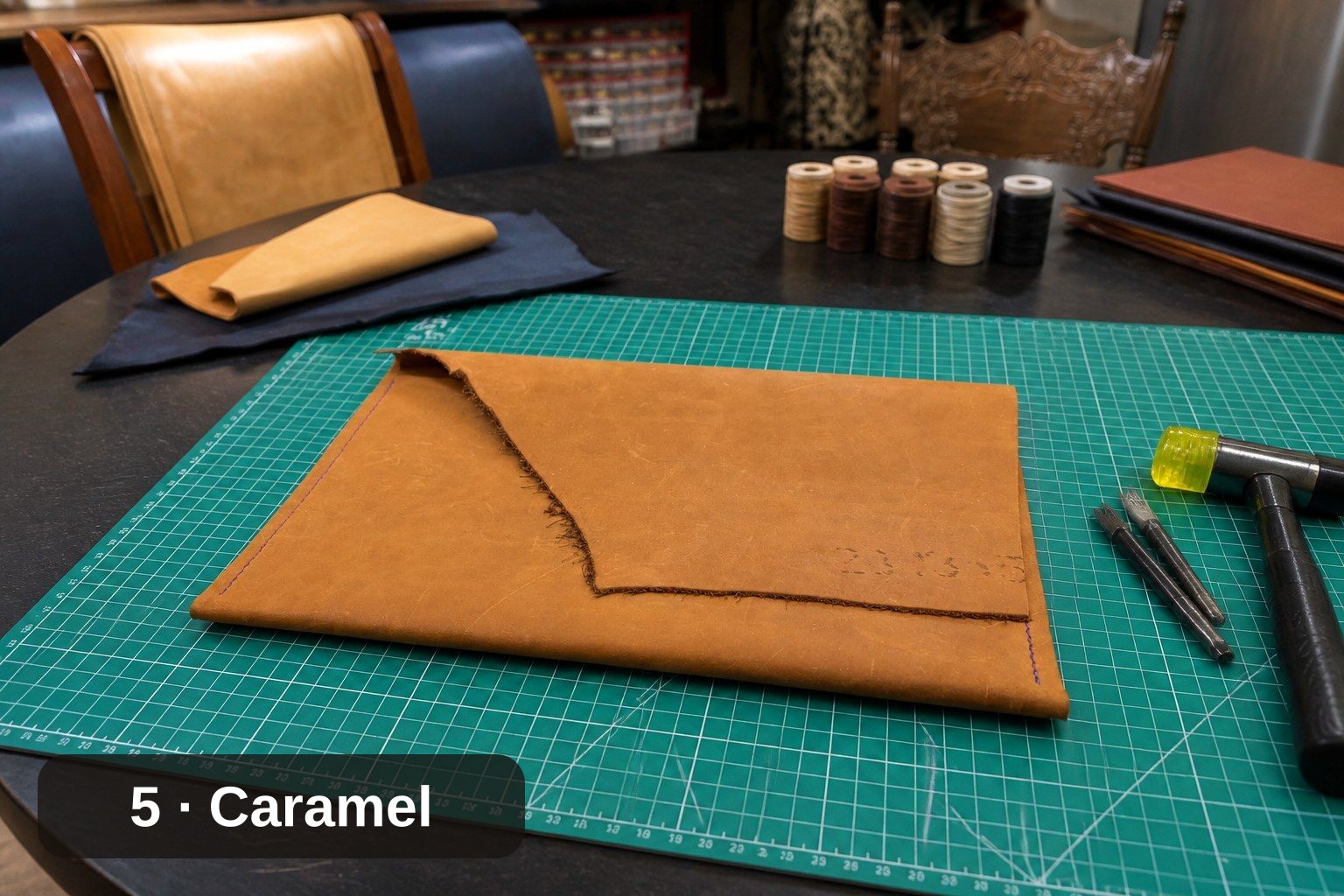 Funda para portátil "Live Edge" - Cuero sin tratar hecho a mano