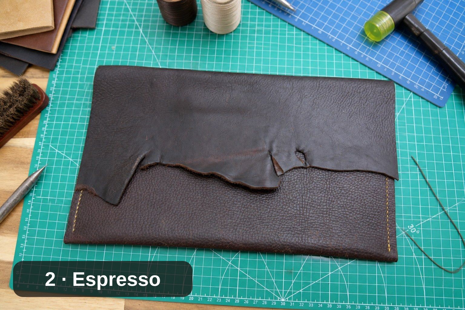 Funda para portátil "Live Edge" - Cuero sin tratar hecho a mano