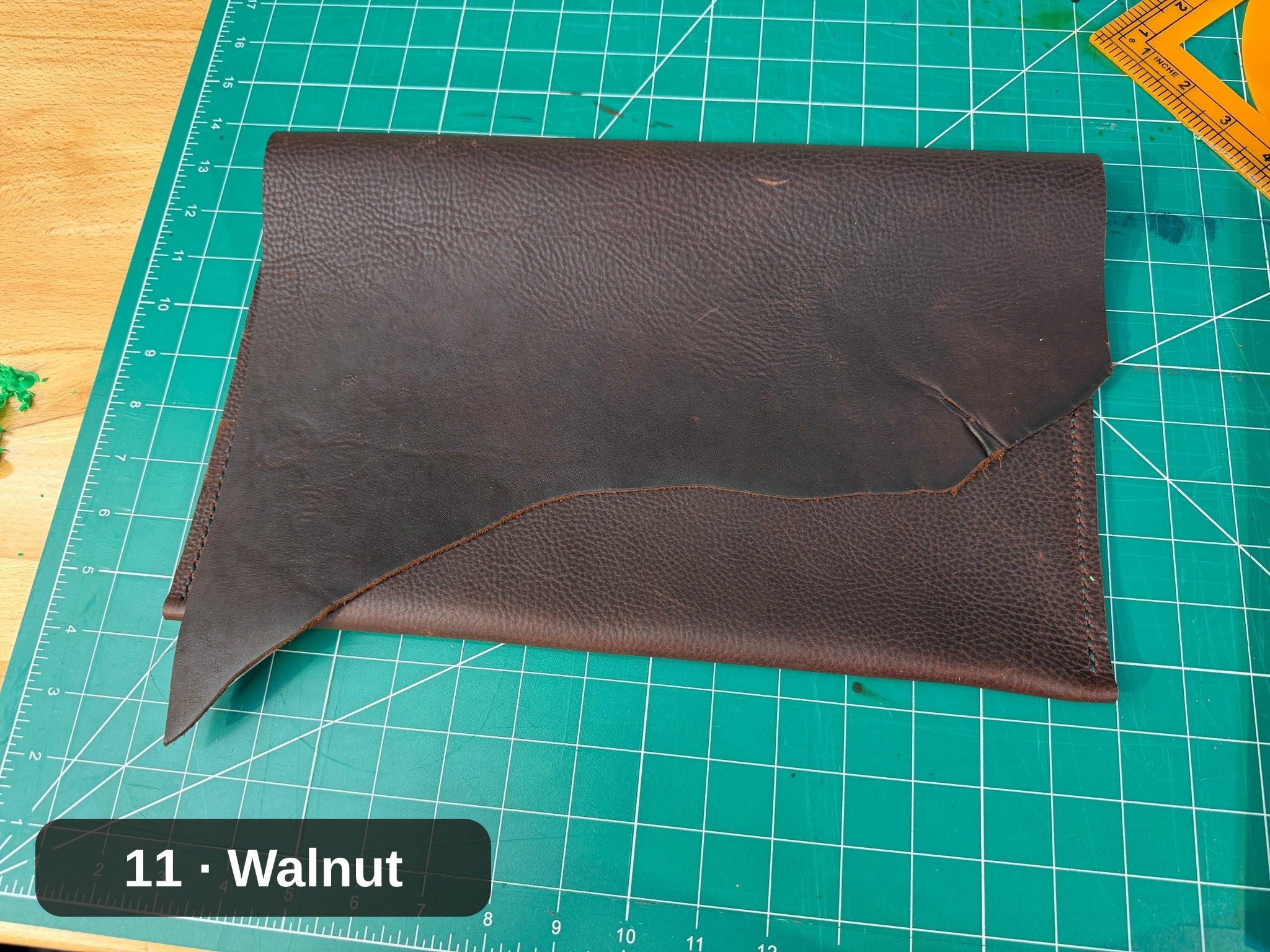 Funda para portátil "Live Edge" - Cuero sin tratar hecho a mano