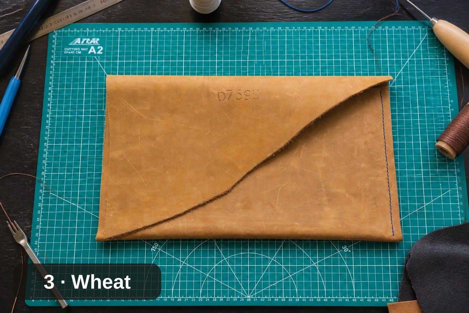 Funda para portátil "Live Edge" - Cuero sin tratar hecho a mano