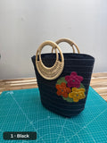 Bolso de mano de flores tejido: Cesta de paja con flores de cuero hechas a mano