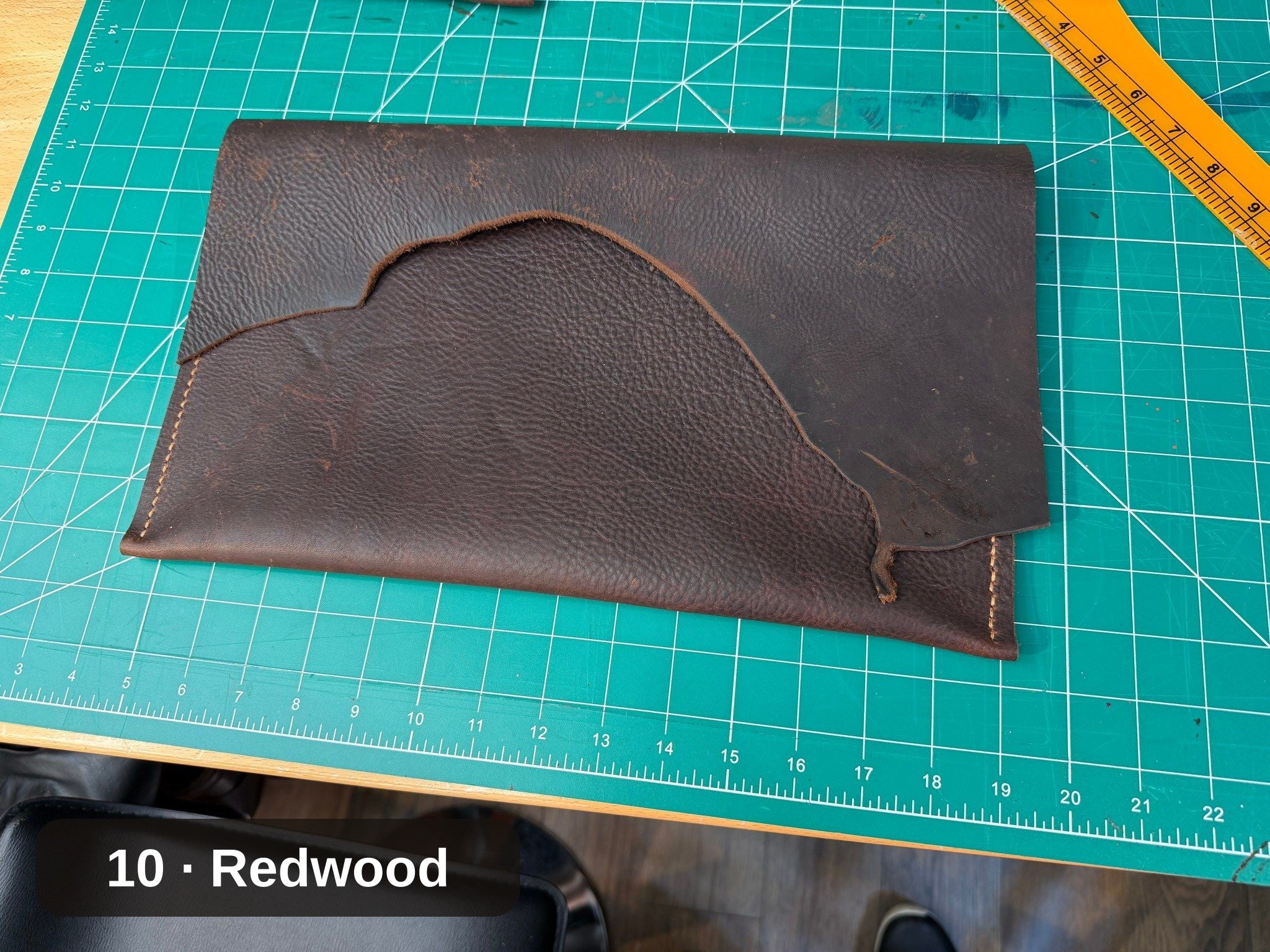 Funda para portátil "Live Edge" - Cuero sin tratar hecho a mano